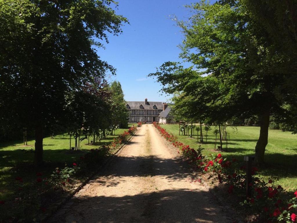 La Gloriette Gite Situe Dans La Propriete Dun Magnifique Manoir Vatteville Екстериор снимка